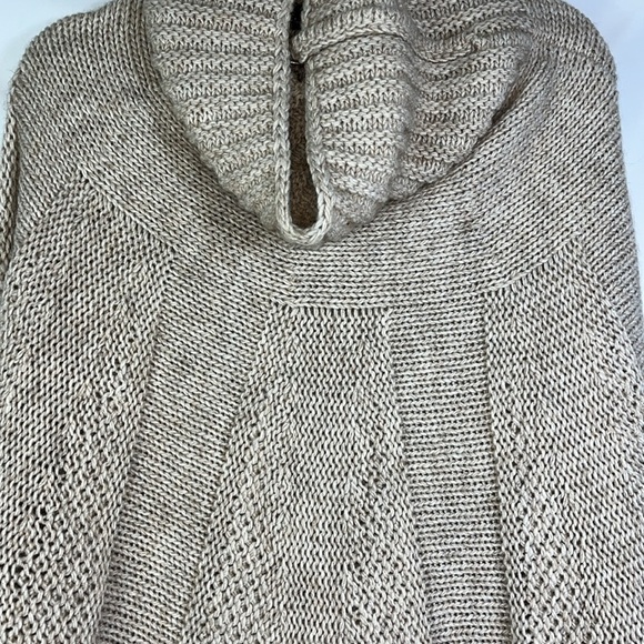 SPERICO knit cowl neck fringed hem poncho One Size oatmeal color - Picture 3 of 9